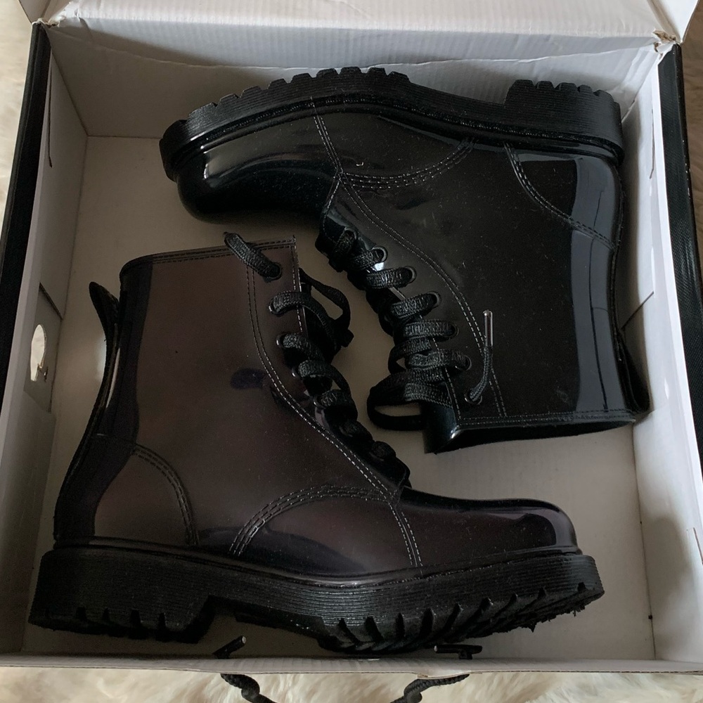 DKNY Lace Up Rain Boots, Size 8
